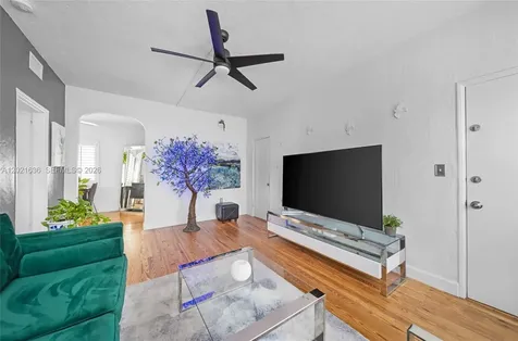 408 W 25th Street Miami Beach FL 33140
