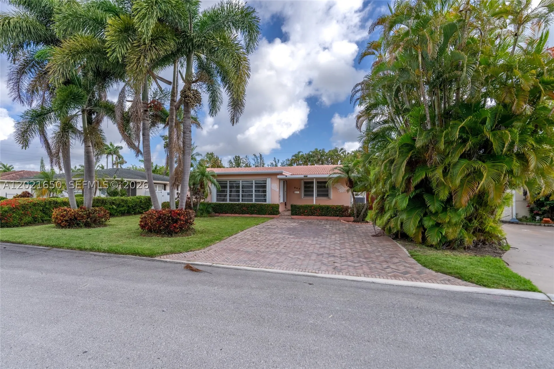 947 Lincoln Street Hollywood FL 33019