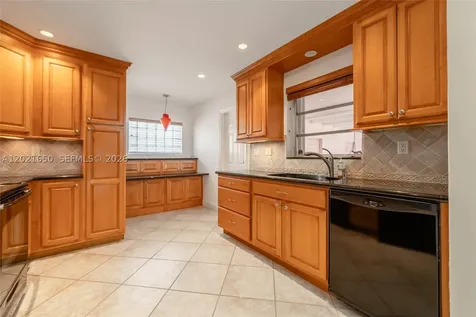 947 Lincoln Street Hollywood FL 33019