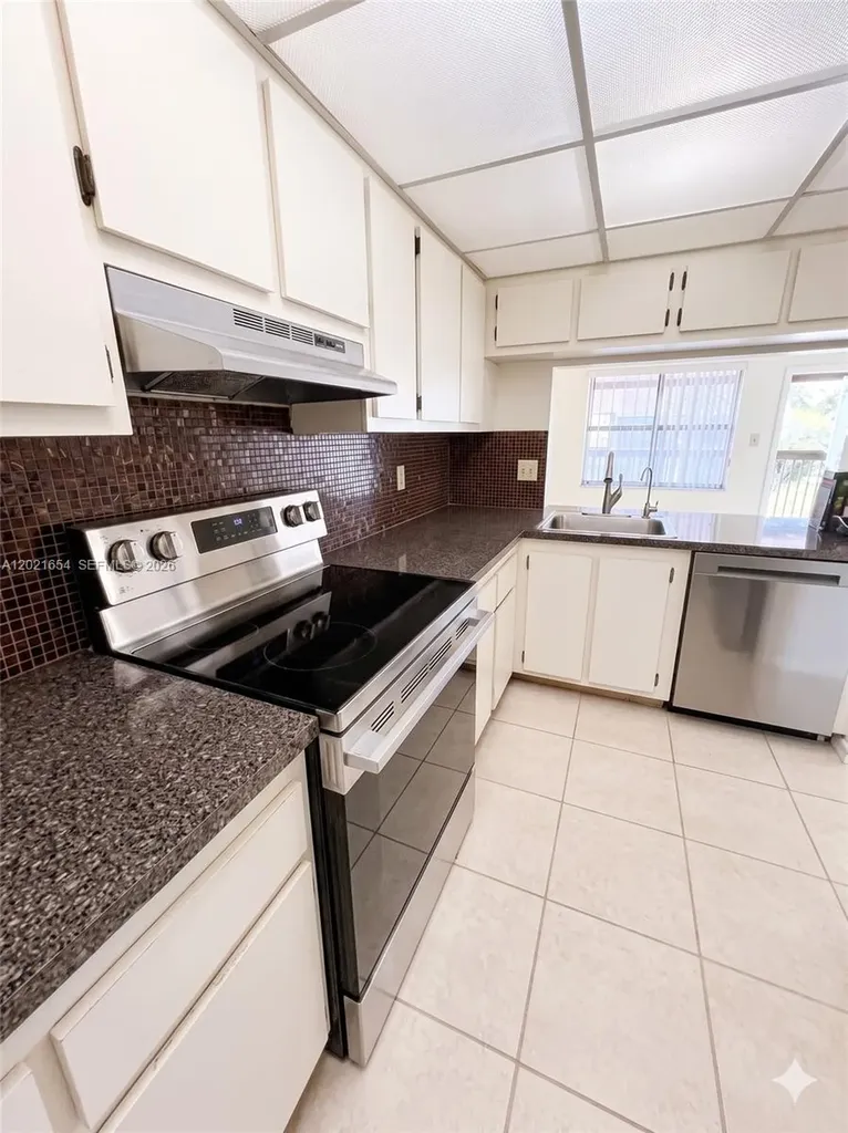 10038 Winding Lake South Miami FL 33351-5841