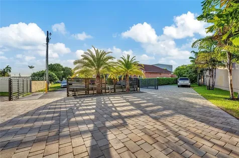 7800 SW 9th Terrace Miami FL 33144