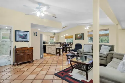 323 Bay View Avenue Key Largo FL 33037