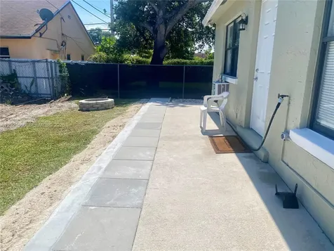 1112 N 61st Terrace Hollywood FL 33024