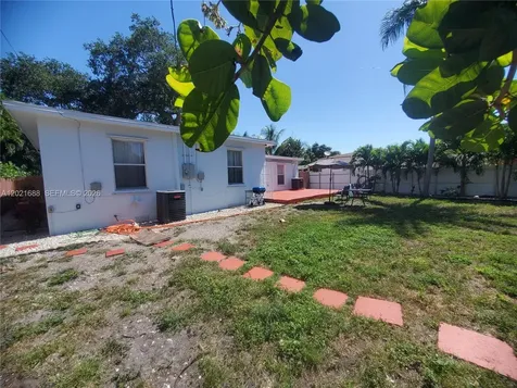 372 NE 162nd Street Miami FL 33162