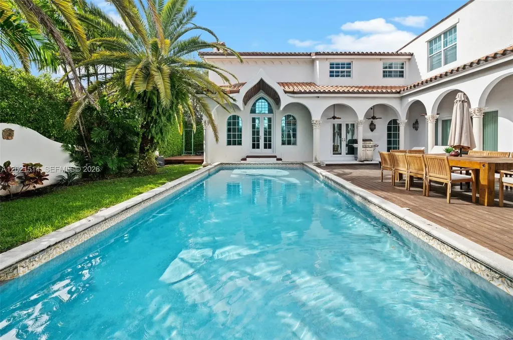 2501 Pine Tree Drive Miami Beach FL 33140