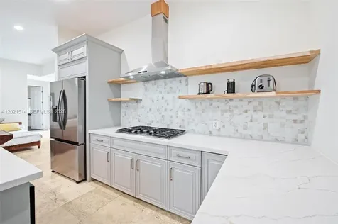 2501 Pine Tree Drive Miami Beach FL 33140