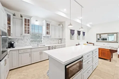 2501 Pine Tree Drive Miami Beach FL 33140