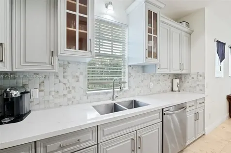 2501 Pine Tree Drive Miami Beach FL 33140