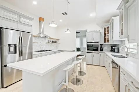 2501 Pine Tree Drive Miami Beach FL 33140