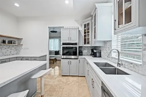 2501 Pine Tree Drive Miami Beach FL 33140