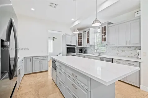 2501 Pine Tree Drive Miami Beach FL 33140