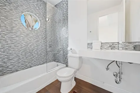 2501 Pine Tree Drive Miami Beach FL 33140