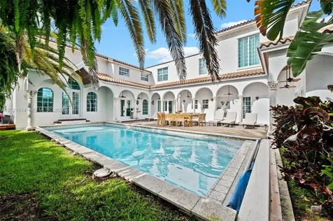2501 Pine Tree Drive Miami Beach FL 33140