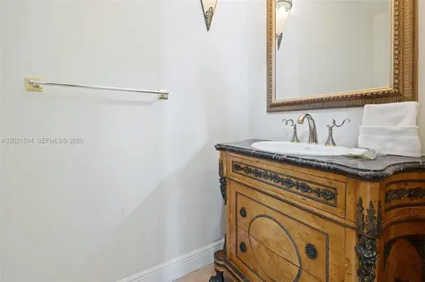 2501 Pine Tree Drive Miami Beach FL 33140