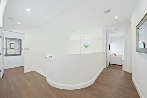 2501 Pine Tree Drive Miami Beach FL 33140