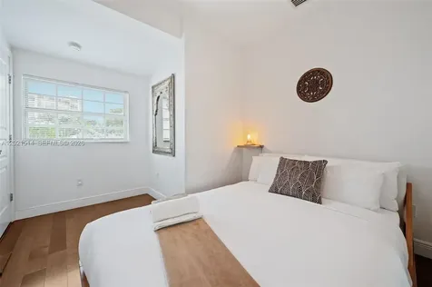 2501 Pine Tree Drive Miami Beach FL 33140