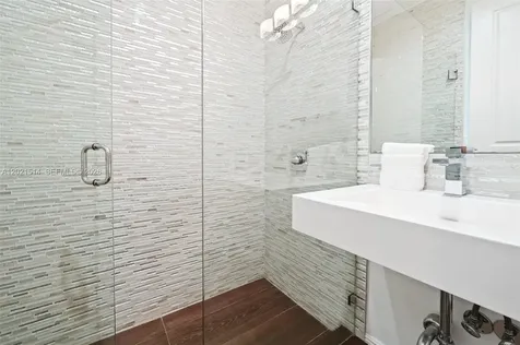 2501 Pine Tree Drive Miami Beach FL 33140