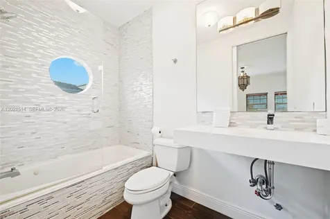 2501 Pine Tree Drive Miami Beach FL 33140
