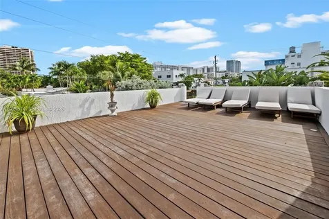 2501 Pine Tree Drive Miami Beach FL 33140