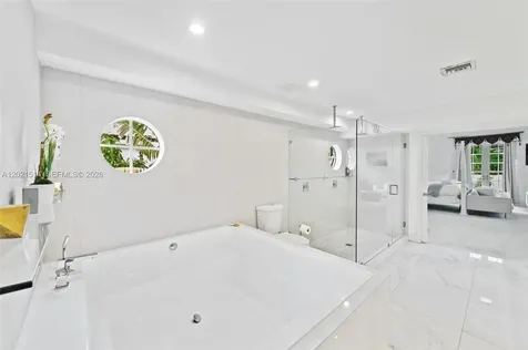 2501 Pine Tree Drive Miami Beach FL 33140