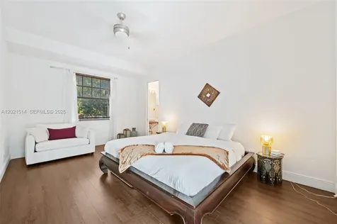 2501 Pine Tree Drive Miami Beach FL 33140