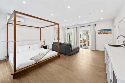 2501 Pine Tree Drive Miami Beach FL 33140