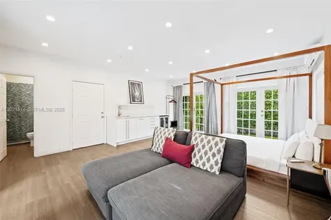 2501 Pine Tree Drive Miami Beach FL 33140