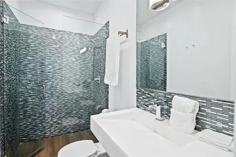 2501 Pine Tree Drive Miami Beach FL 33140