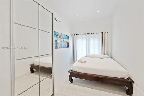 2501 Pine Tree Drive Miami Beach FL 33140