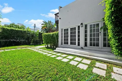 2501 Pine Tree Drive Miami Beach FL 33140