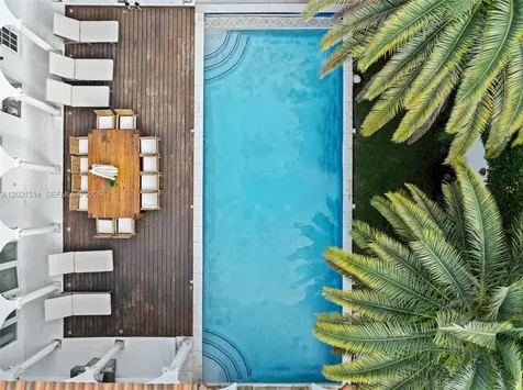 2501 Pine Tree Drive Miami Beach FL 33140