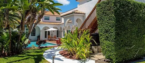 2501 Pine Tree Drive Miami Beach FL 33140