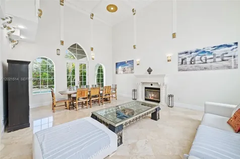 2501 Pine Tree Drive Miami Beach FL 33140