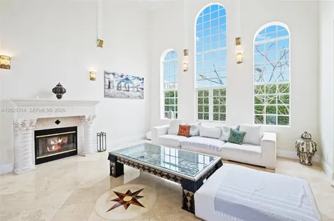 2501 Pine Tree Drive Miami Beach FL 33140