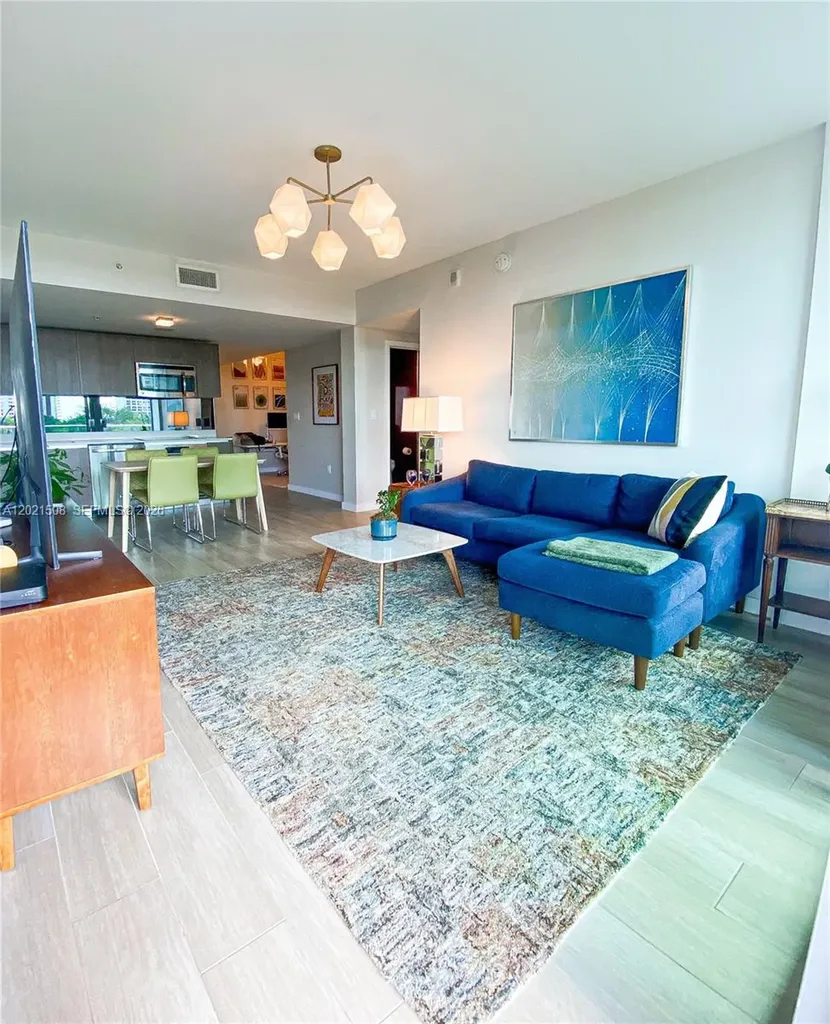 1600 SW 1 Avenue Miami FL 33129