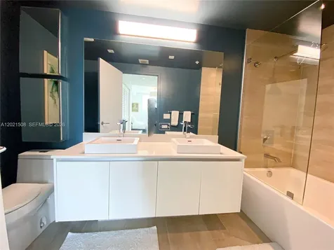 1600 SW 1 Avenue Miami FL 33129
