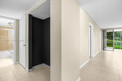 9501 Seagrape Drive Davie FL 33324