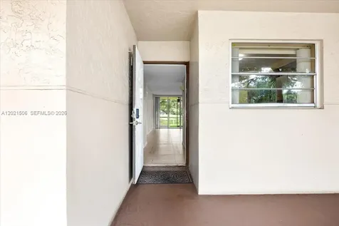 9501 Seagrape Drive Davie FL 33324