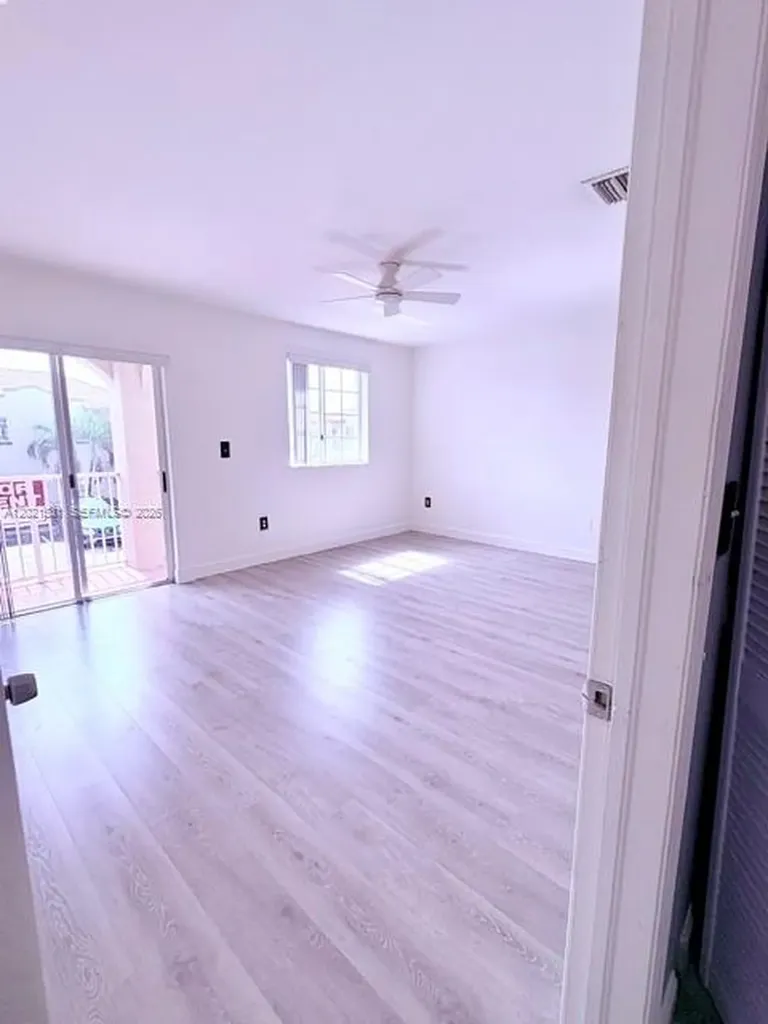 11416 NW 93rd Court Hialeah Gardens FL 33018