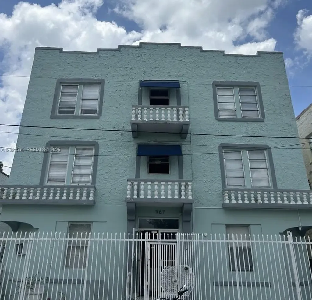 967 SW 5th Street Miami FL 33130