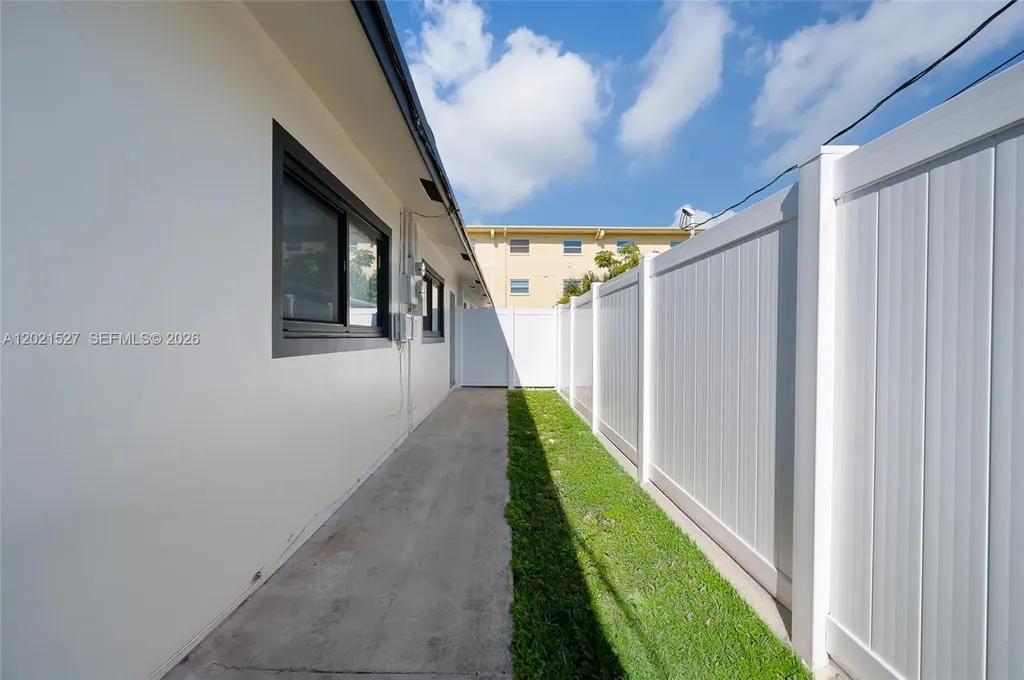 329 SE 12th Avenue Pompano Beach FL 33060