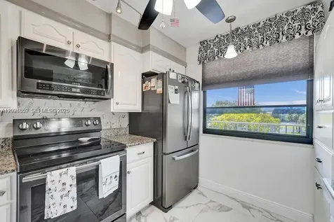 1502 Whitehall Drive Davie FL 33324