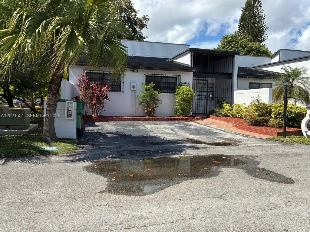 10881 SW 24th Terrace Miami FL 33165