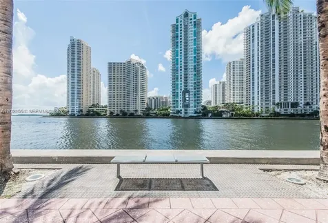 325 S Biscayne Boulevard Miami FL 33131