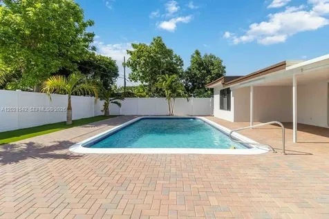 913 SW 49th Avenue Plantation FL 33317
