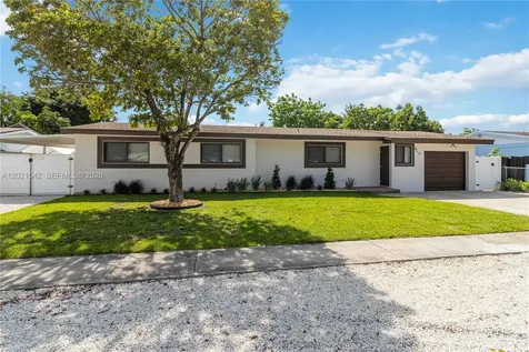 913 SW 49th Avenue Plantation FL 33317