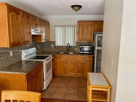 6225 SW Kendale Lakes Circle Miami FL 33183