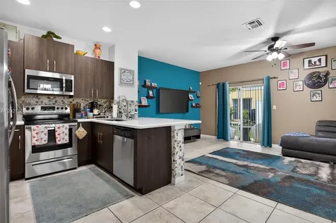 4044 NW 11th Street Lauderhill FL 33313