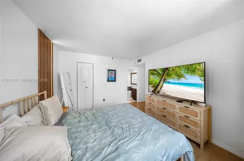 5880 Collins Avenue Miami Beach FL 33140