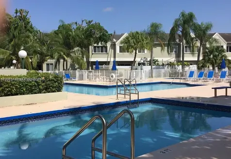 17320 NW 67 Th Place Hialeah FL 33015